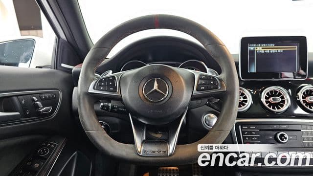 Mercedes-Benz GLA-Class 2018 — ფოტო 13/20