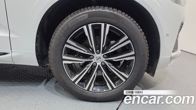 Volvo XC60 2022 — фото 5 из 20
