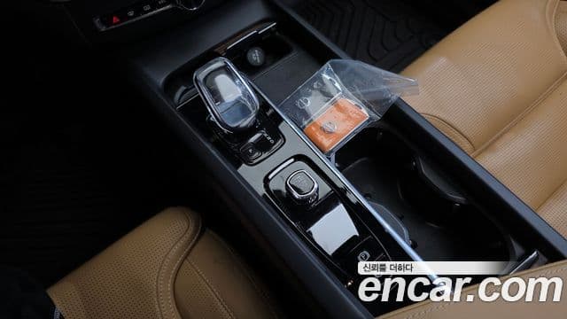 Volvo XC60 2022 — фото 9 из 20