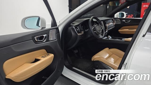 Volvo XC60 2022 — фото 10 из 20