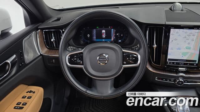 Volvo XC60 2022 — фото 13 из 20