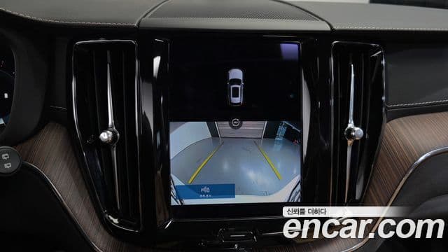 Volvo XC60 2022 — фото 16 из 20