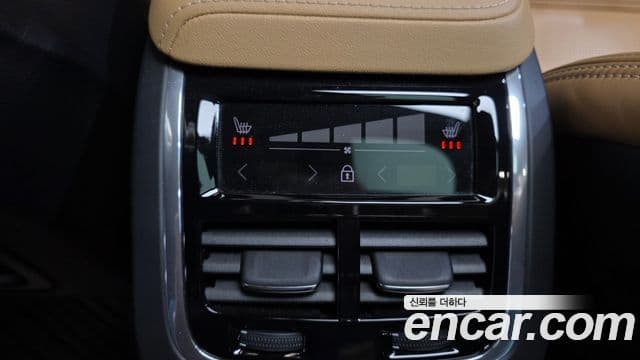 Volvo XC60 2022 — фото 18 из 20