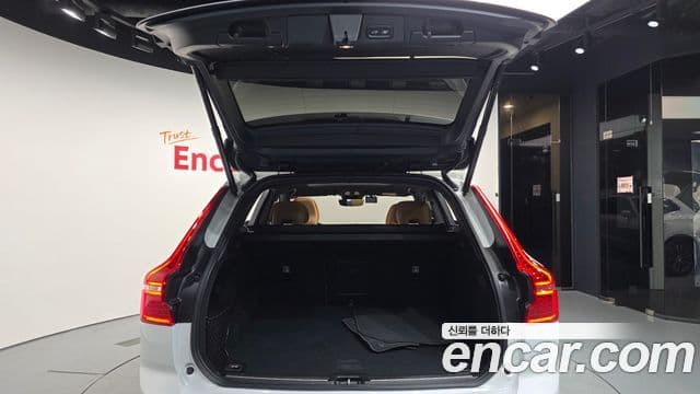 Volvo XC60 2022 — фото 20 из 20