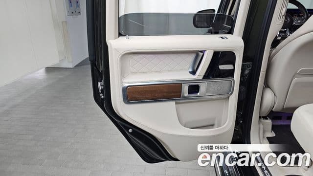 Mercedes-Benz G-Class 2023 — Photo 15/30