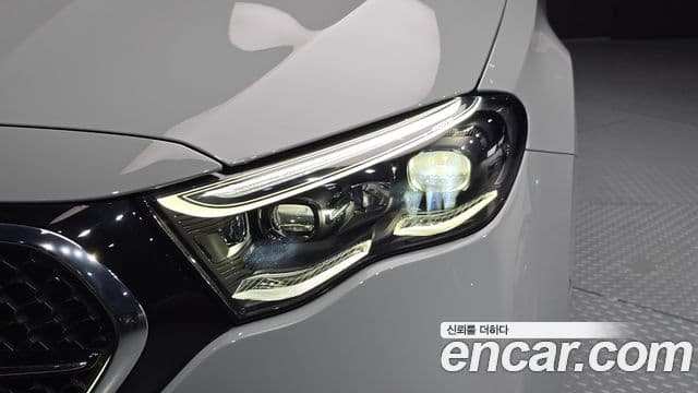 Mercedes-Benz E-Class 2024 — Photo 19/36