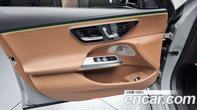 Mercedes-Benz E-Class 2024 — Photo 11/36