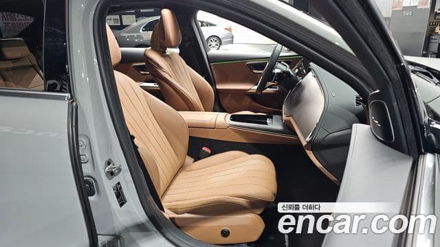 Mercedes-Benz E-Class 2024 — Photo 31/36