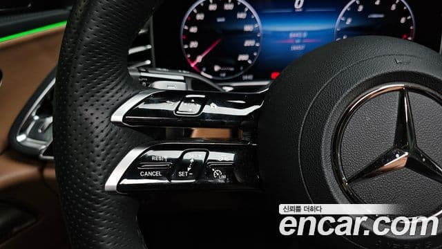 Mercedes-Benz E-Class 2024 — Photo 22/36