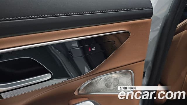 Mercedes-Benz E-Class 2024 — Photo 34/36