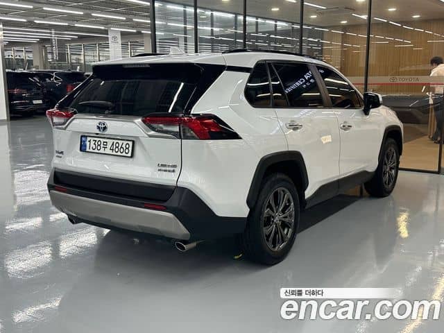Toyota RAV4, 2023