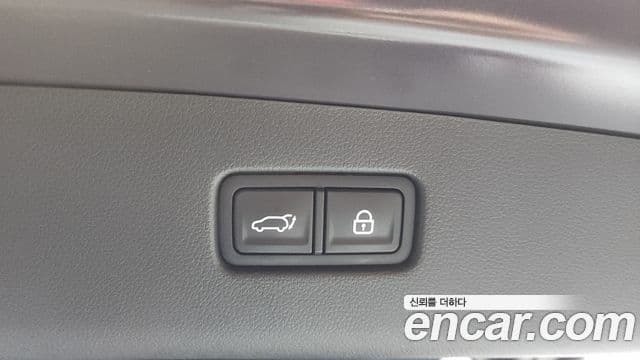 Genesis GV70 2021 — ფოტო 17/20