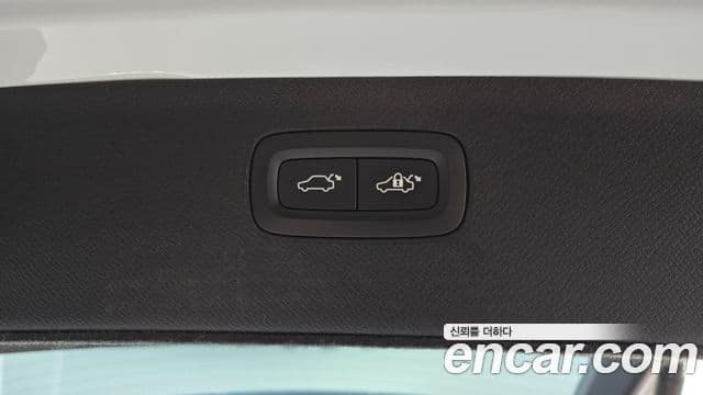 Volvo XC90 2018 — Şəkil 18/20