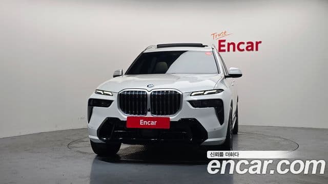 BMW X7 2023 — ფოტო 15/20