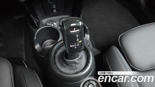 Mini Cooper 2024 — фото 9 из 20