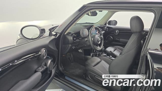Mini Cooper 2024 — фото 10 из 20