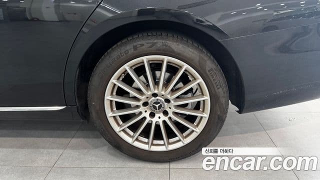 Mercedes-Benz E-Class 2021 — ფოტო 4/20