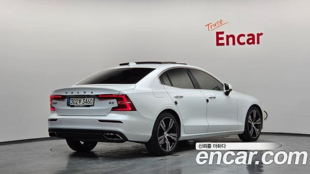 Volvo S60 2021 — ფოტო 2/20
