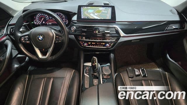 BMW 5 Series 2018 — фото 10 из 20