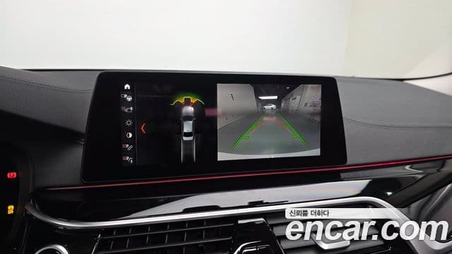 BMW 5 Series 2018 — фото 14 из 20