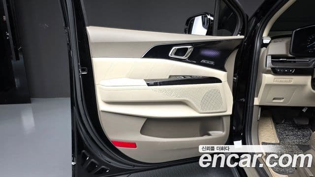 Kia Carnival 2023 — Photo 32/34