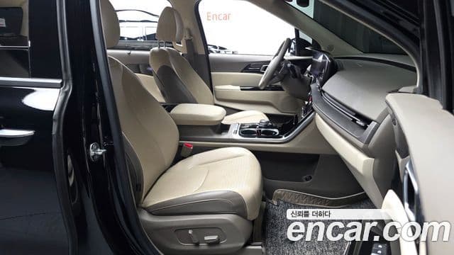 Kia Carnival 2023 — Photo 17/34