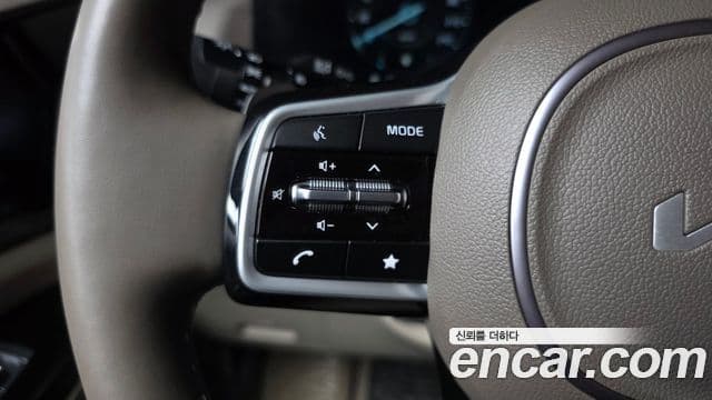 Kia Carnival 2023 — Photo 6/34