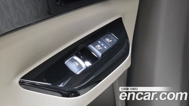 Kia Carnival 2023 — Photo 2/34