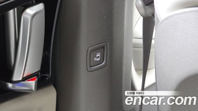 Kia Carnival 2023 — Photo 10/34