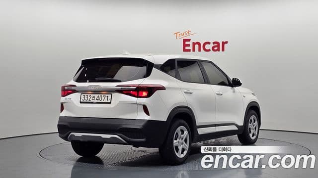 Kia Seltos 2022 — ფოტო 2/20