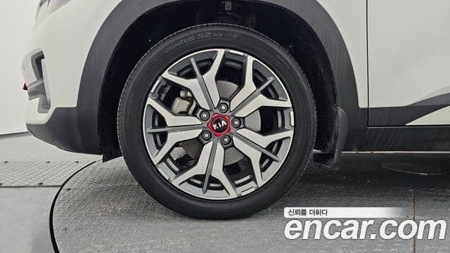 Kia Seltos 2020 — фото 5 из 20