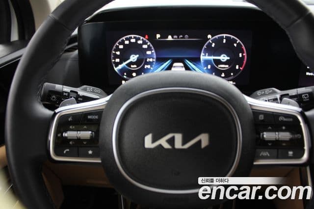 Kia Carnival 2023 — фото 10 из 20