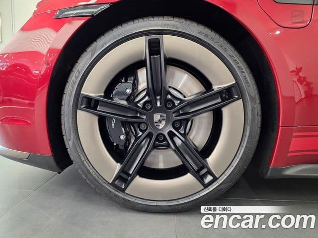 Porsche Taycan 2025 — ფოტო 17/20