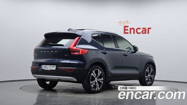 Volvo XC40 2020 — Фото 2/20