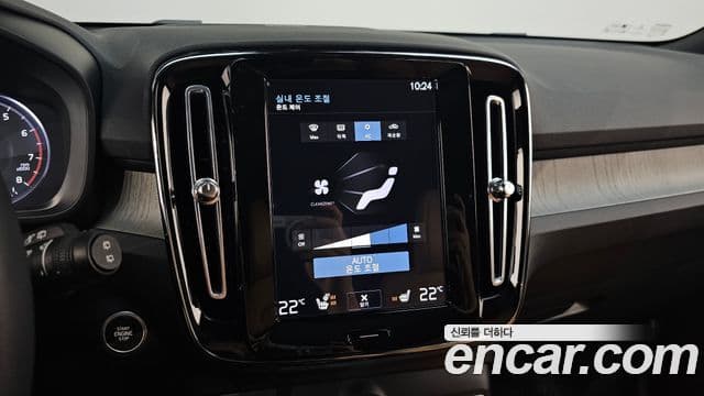 Volvo XC40 2020 — Фото 19/20