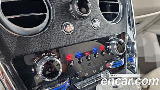 Rolls-Royce Cullinan 2020 — Şəkil 14/20