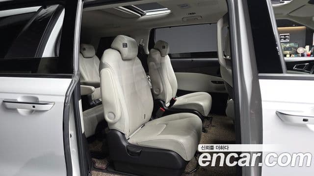 Kia Carnival 2021 — Фото 12/20