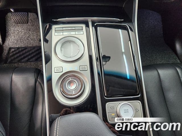 Genesis GV80 2021 — ფოტო 13/20