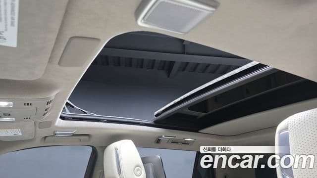 Cadillac Escalade 2024 — ფოტო 19/20