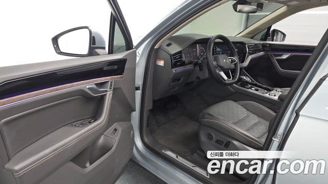 Volkswagen Touareg 2023 — Şəkil 10/20