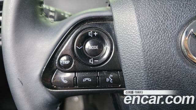 Toyota Prius 2022 — фото 15 из 20