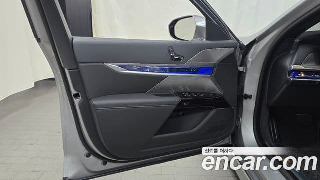 BMW 7 Series 2024 — Photo 27/32