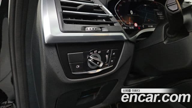 BMW X4 2022 — фото 18 из 20