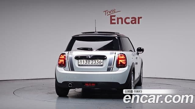 Mini Cooper 2020 — ფოტო 4/20