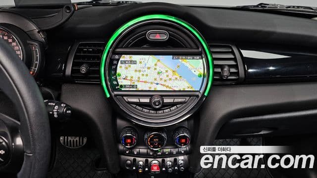 Mini Cooper 2020 — ფოტო 15/20