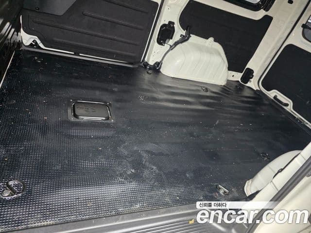 Hyundai Staria 2025 — фото 8 из 19