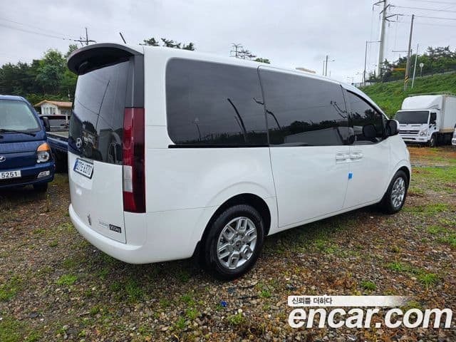 Hyundai Staria 2025 — фото 17 из 19