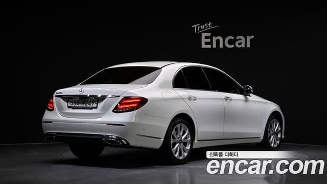 Mercedes-Benz E-Class 2019 — ფოტო 2/20