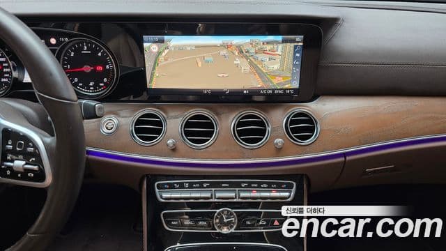 Mercedes-Benz E-Class 2019 — ფოტო 15/20