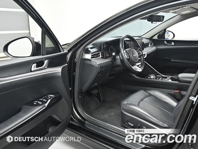 Kia K5 2022 — Şəkil 10/20